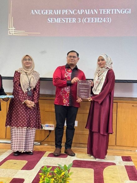 Presenting the highest-achievement award, CEEH243